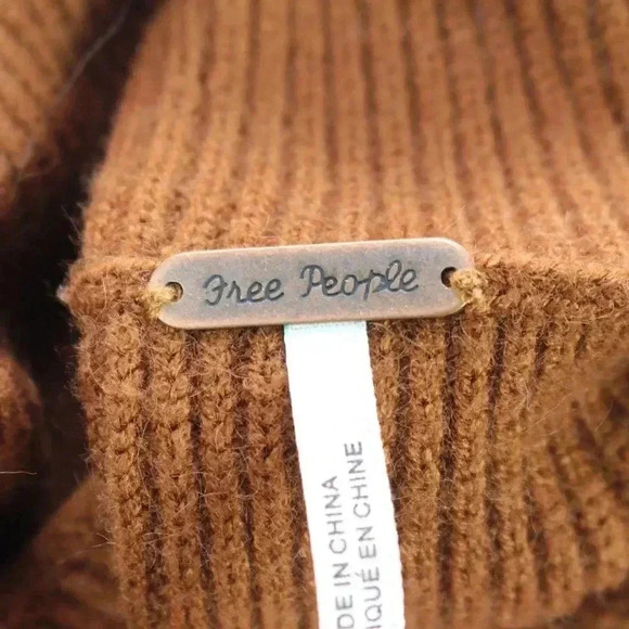 FREE PEOPLE ladies sweater - Picture 10 of 11